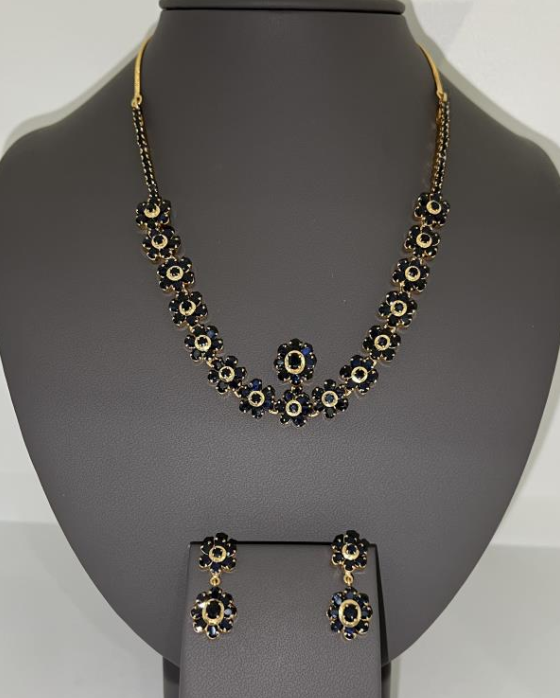 22KT GOLD SAPPHIRE COLOR STONE SET 45.3GM, S: 22.55CT