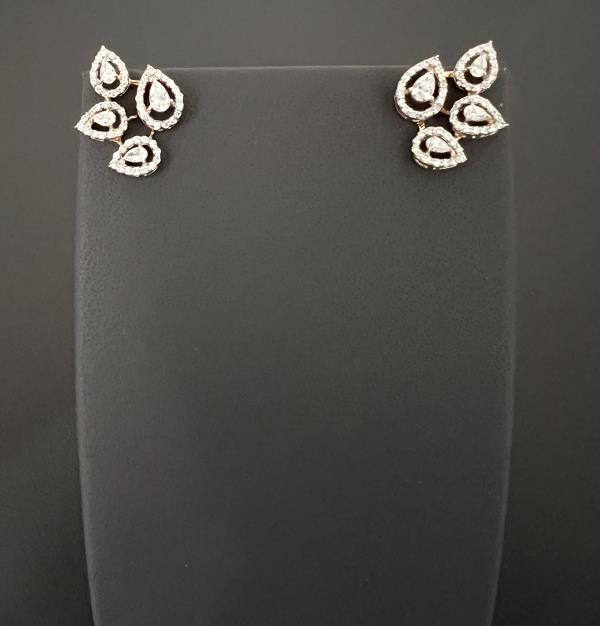 18KY DIAMOND EAR RINGS MQ 0.13CT RD 0.34CT MQ 0.19CT