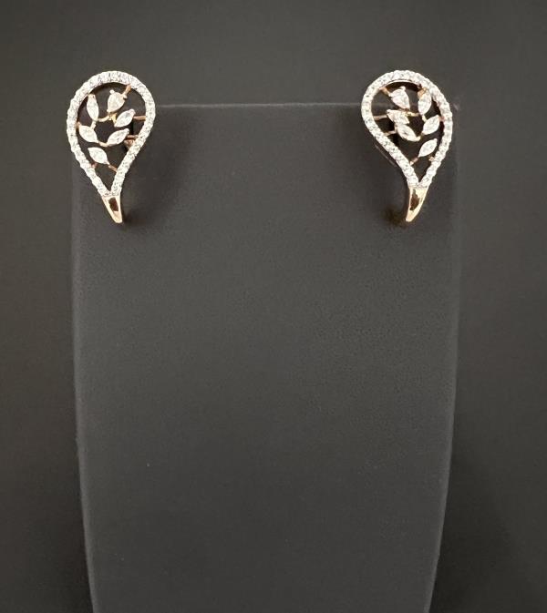 18KY DIAMOND EAR RINGS MQ 0.33CT RD 0.37CT