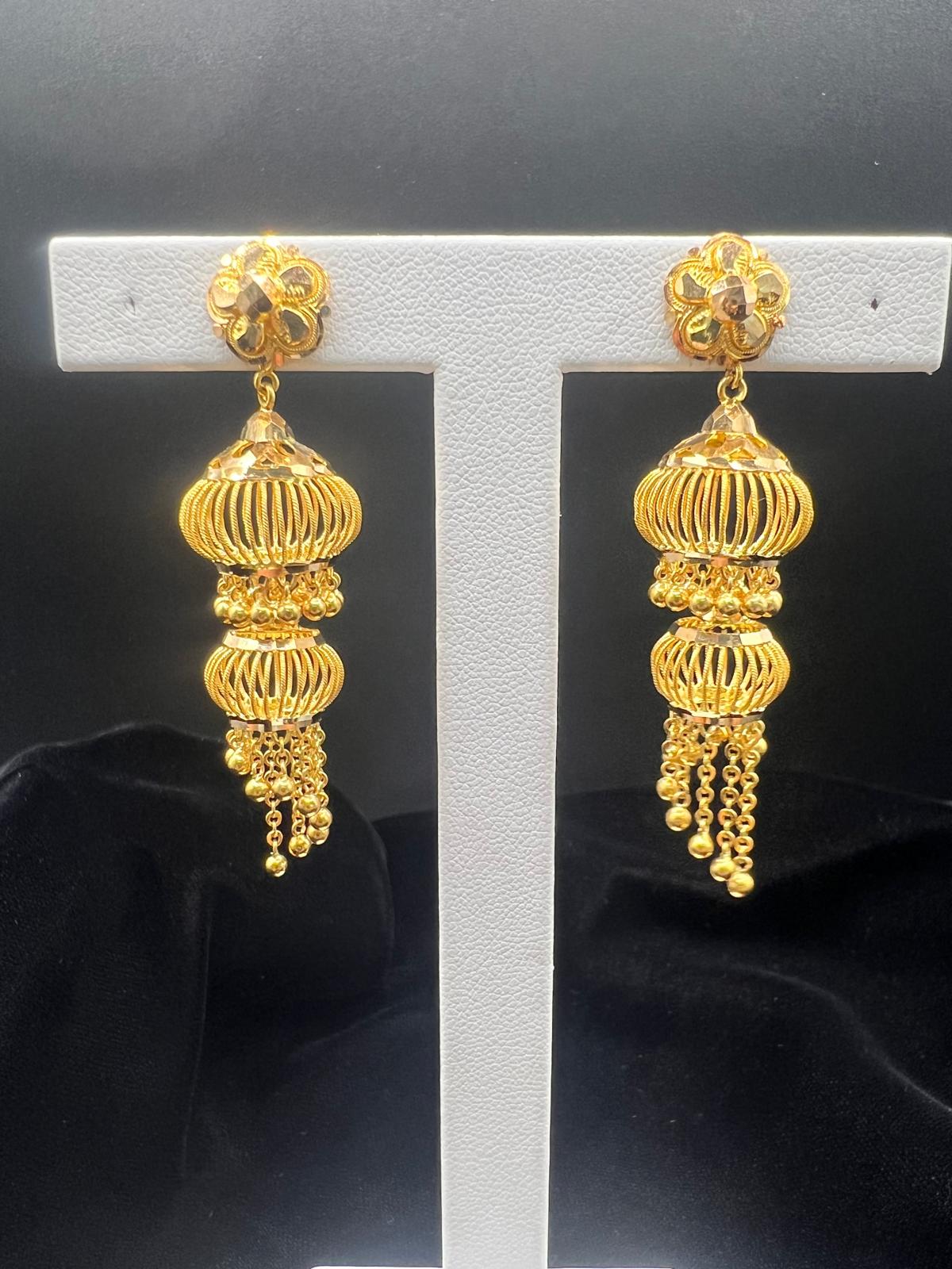 22K GOLD CHANDELIERS 10.5 GM