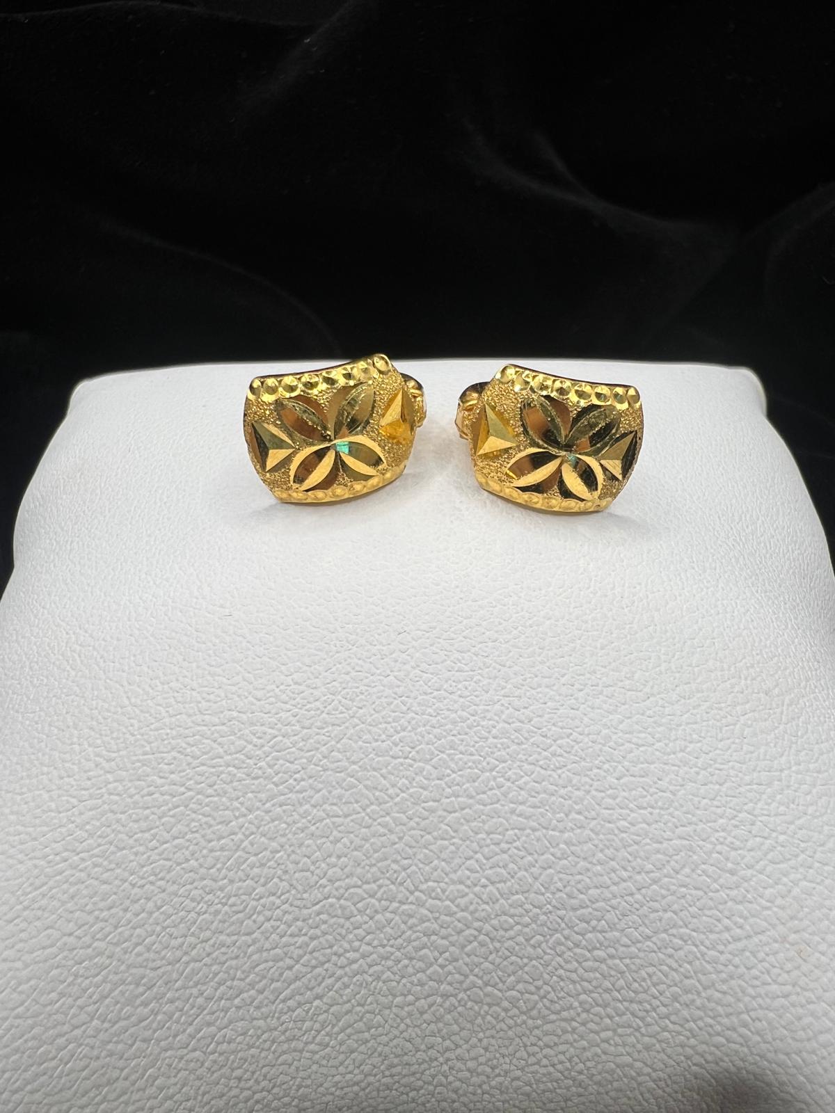 22KT Gold Floral Statement Stud Earrings 2.9gm