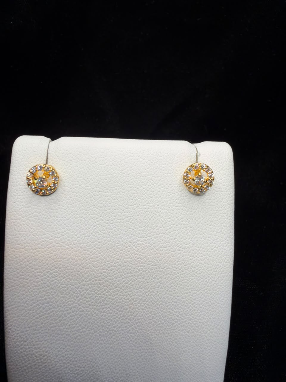 22KT Gold Round Halo Stud Earrings 1.5gm