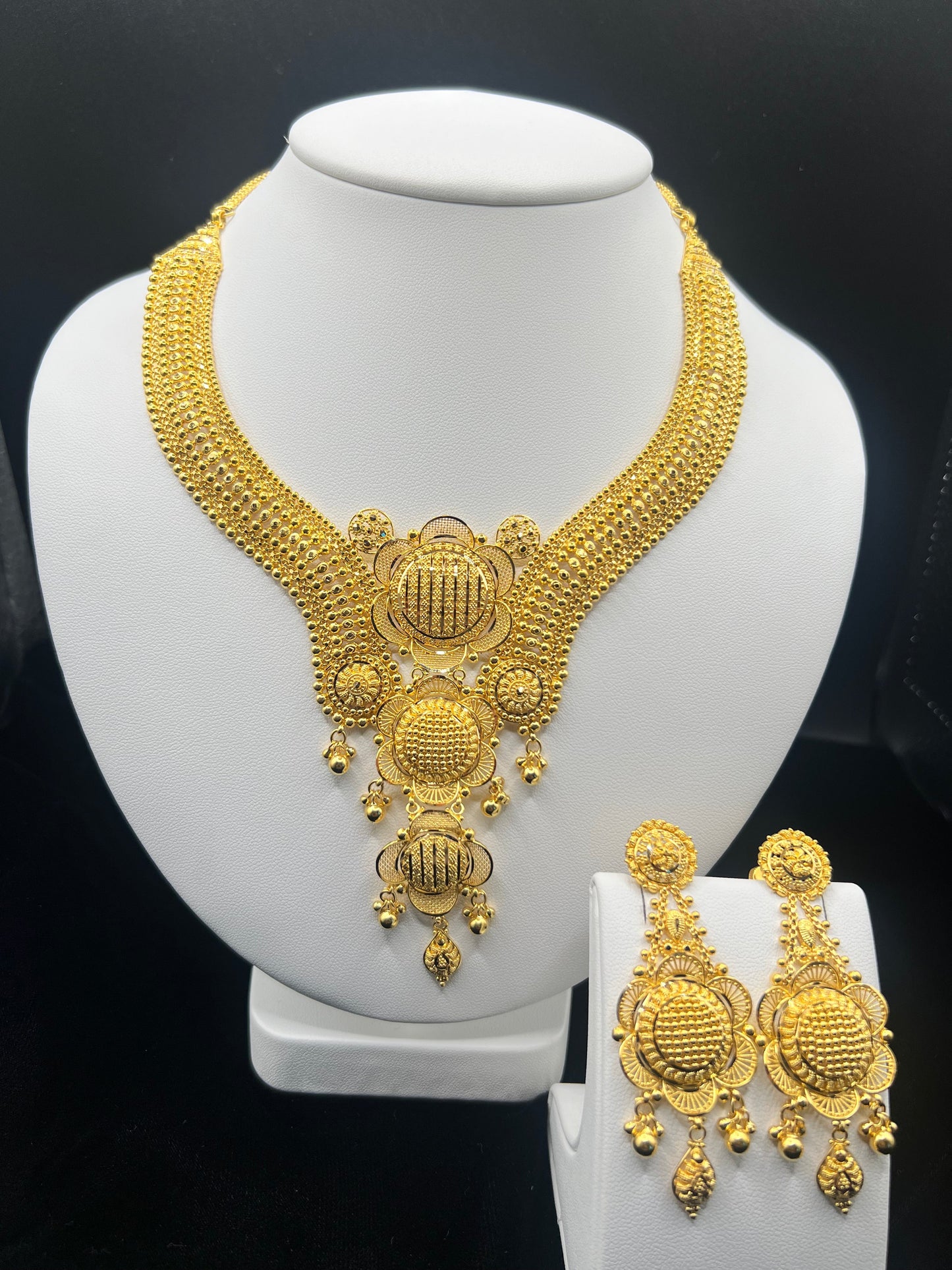 22KT GOLD SET NECKLACE W/EARRINGS 73.4GM