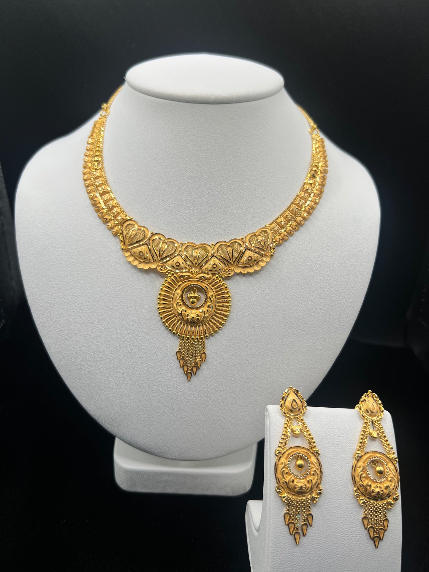 22KT GOLD SET WITH EARRINGS 29.3GM