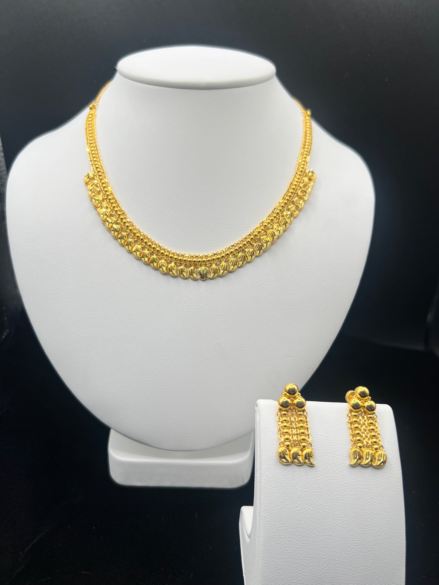 22KT GOLD SET WITH EARRINGS 15.6GM