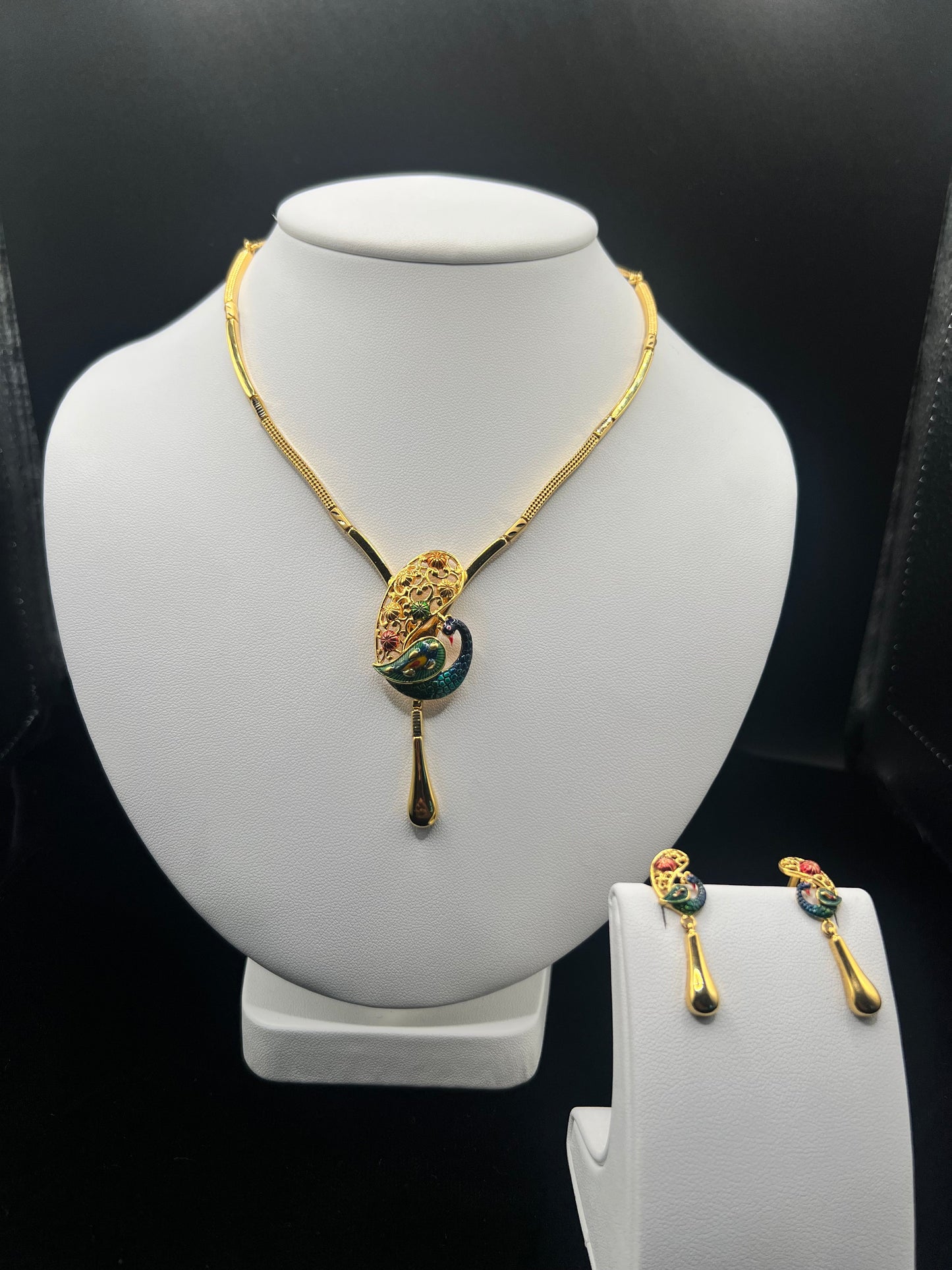 22KT GOLD SET WITH EARRINGS 25.8GM