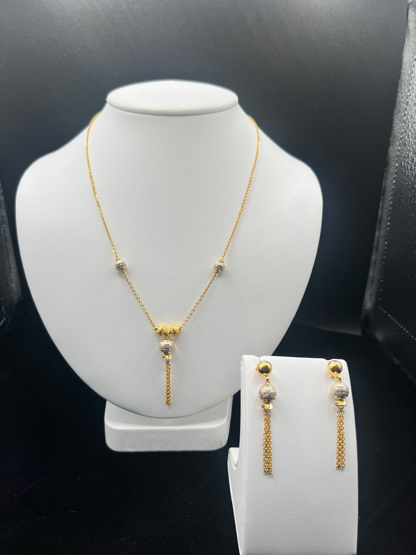 22KT GOLD SET WITH EARRINGS 15.9GM