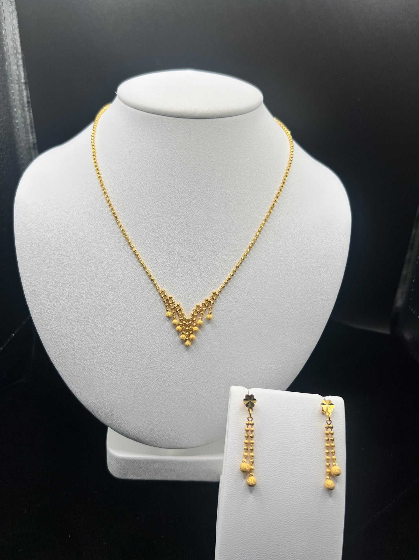 22KT GOLD SET WITH EARRINGS 13.9GM