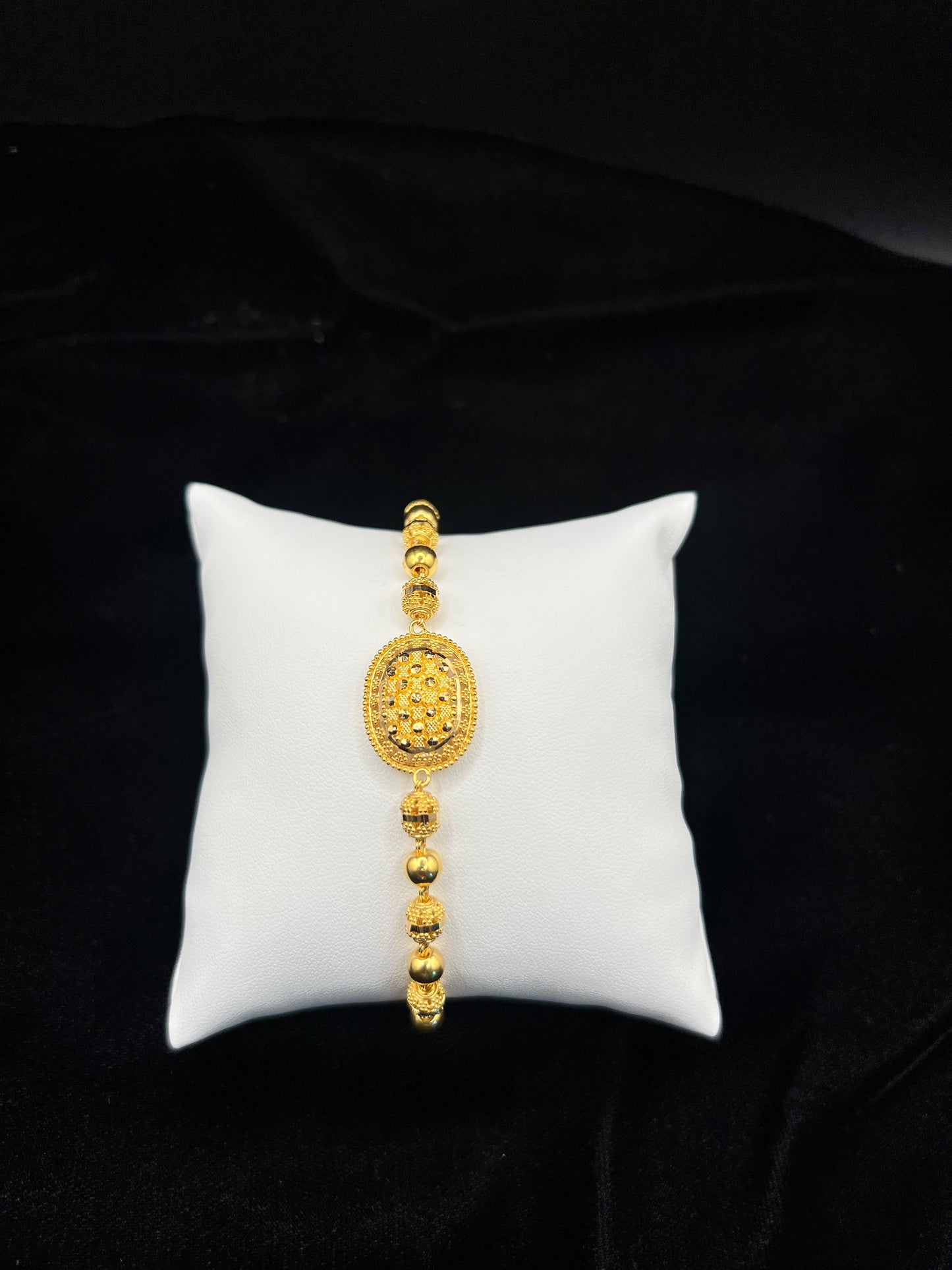 22KT GOLD BRACELET 13.50 GM