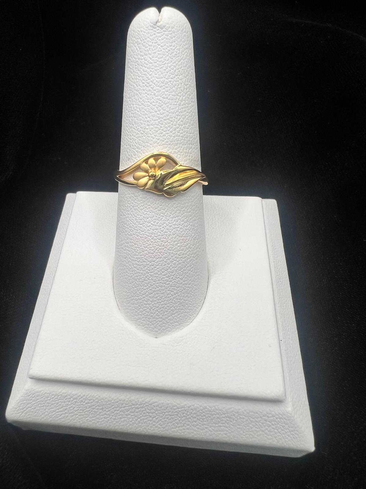 22K Gold Floral Wave Ring 2.1 GM