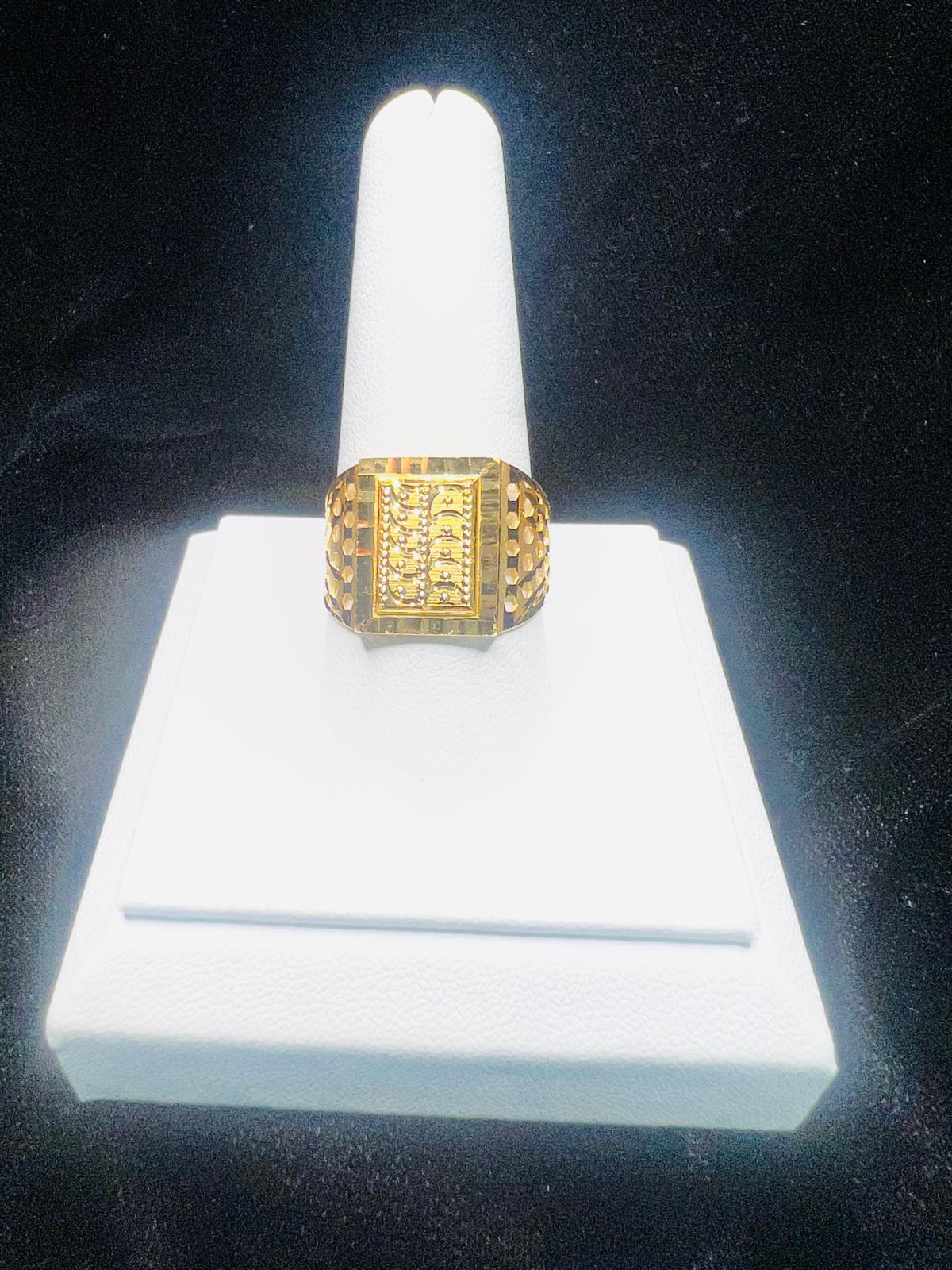 22KT Gold Men’s Rectangular Pattern Ring 3.6gm