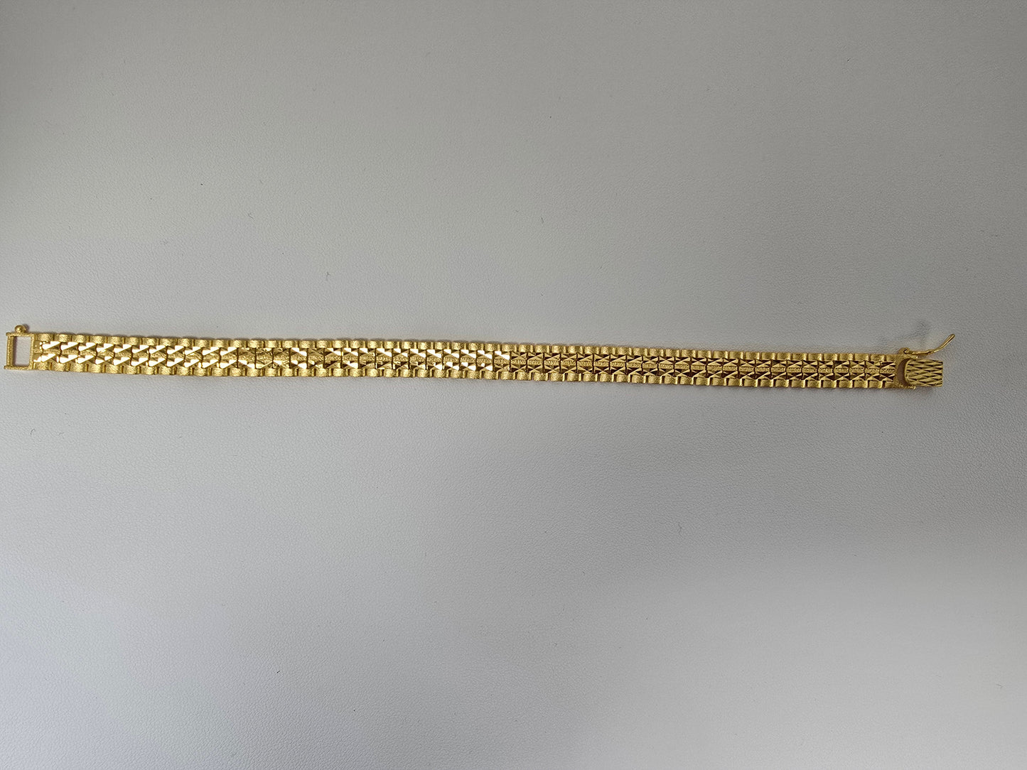 22KT Gold Mens 8" Bracelet 21.8GM