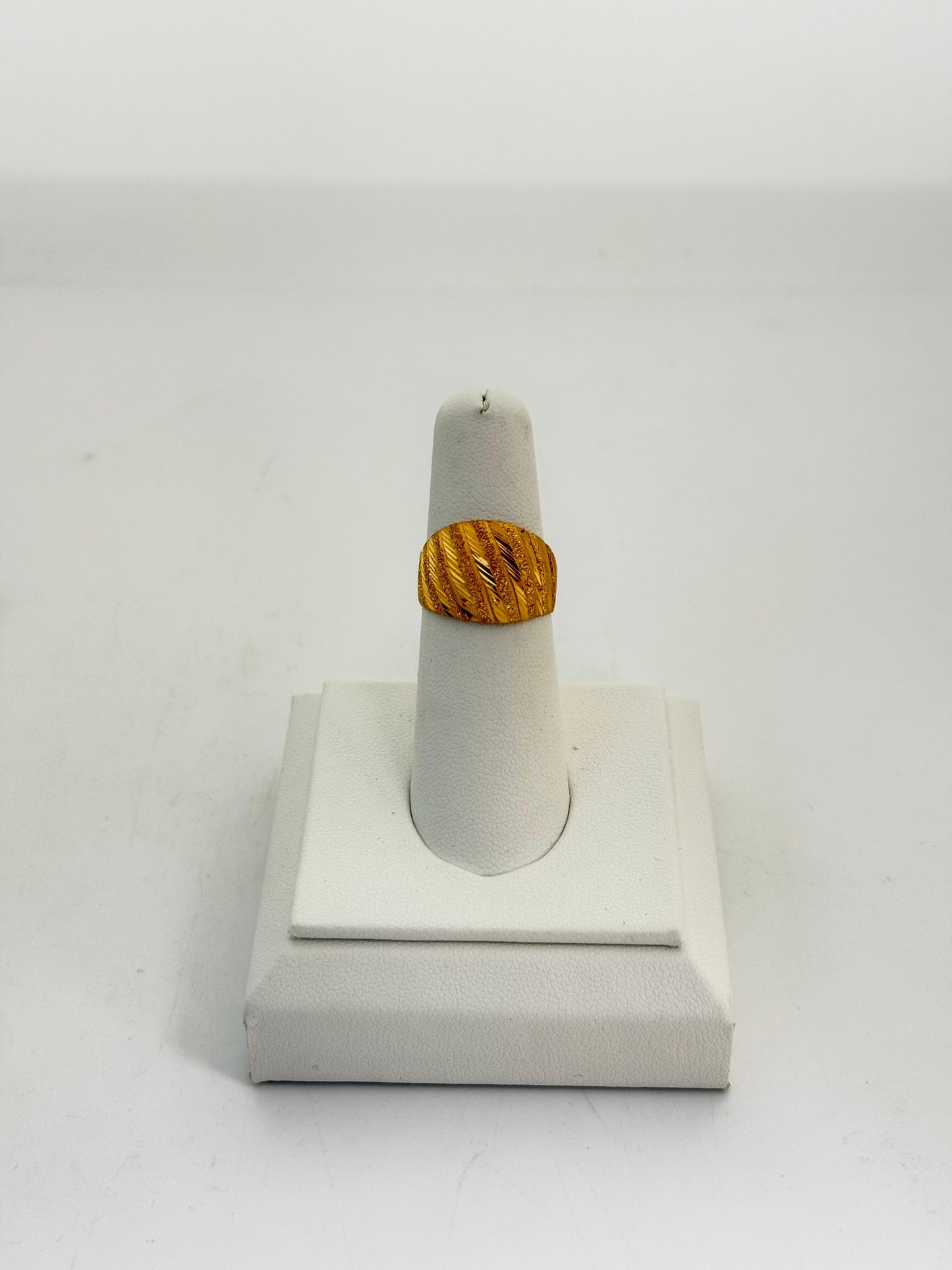 22KT GOLD LADIES RING 3.6 GM