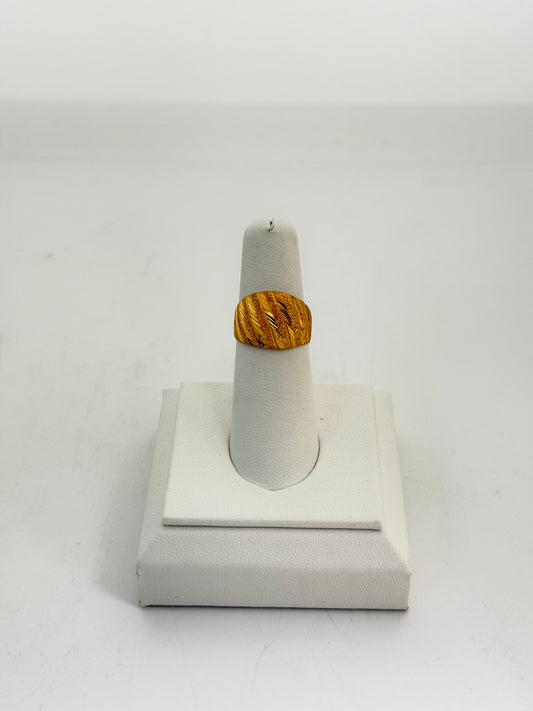 22KT GOLD LADIES RING 3.6 GM