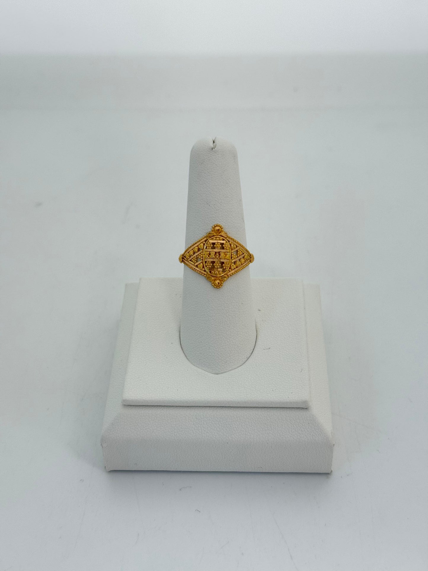 22KT GOLD LADIES RING 3 GM