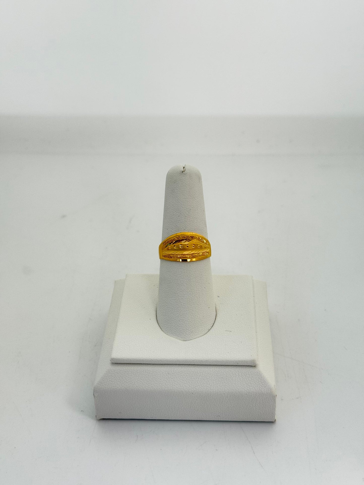 22KT GOLD LADIES RING 2.8 GM