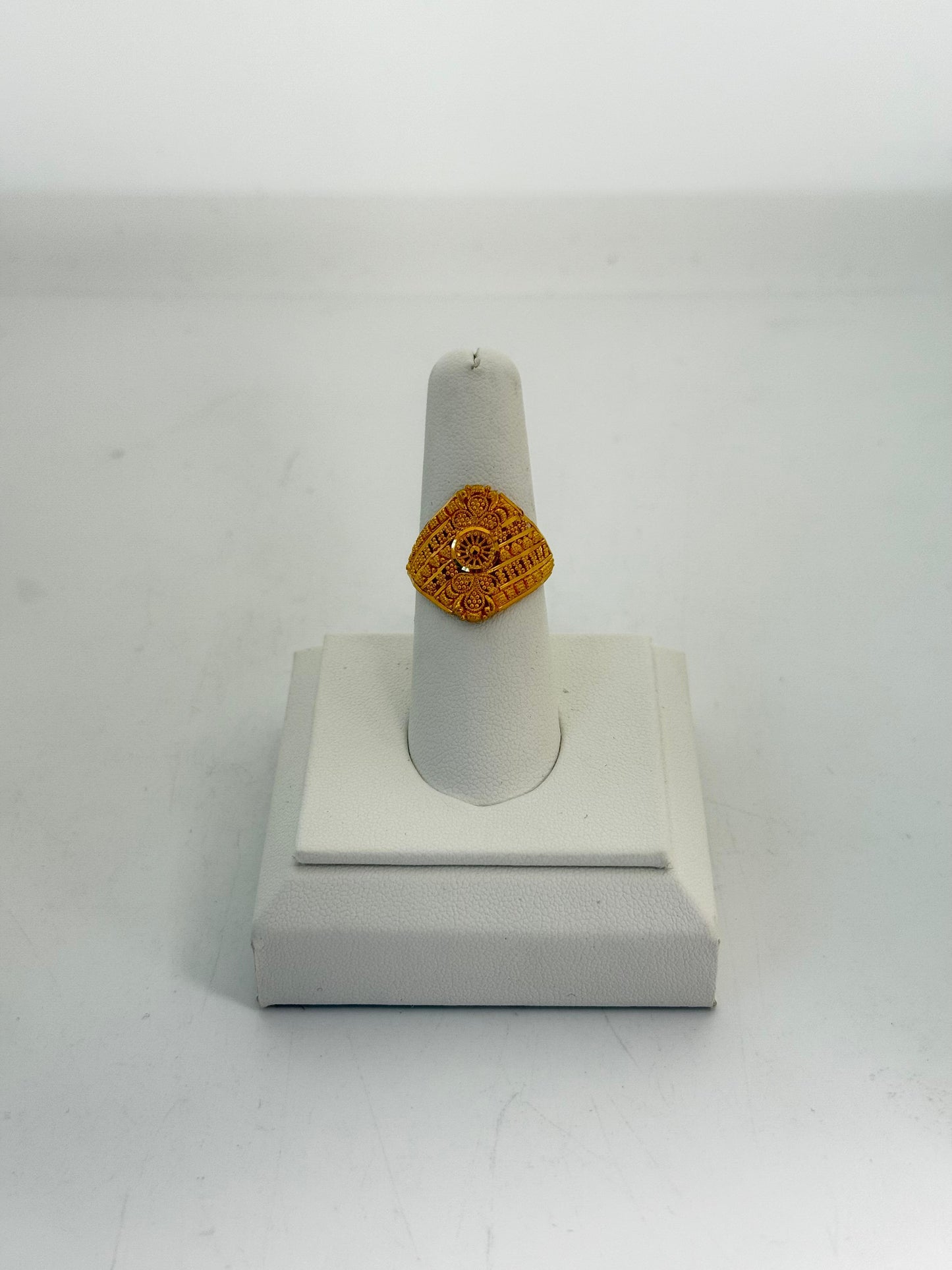 22KT Gold Ladies Ring 3.5 GM