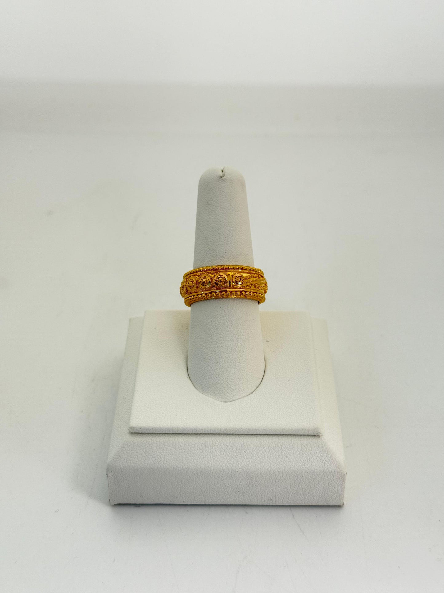 22KT GOLD LADIES RING 7.2 GM