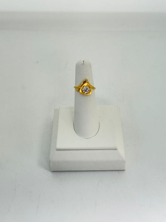 22KT GOLD LADIES RING 2.8 GM