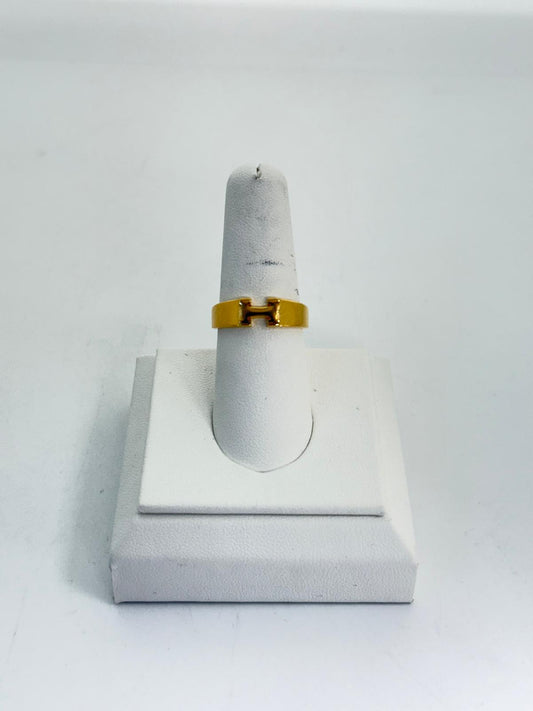 22KT GOLD LADIES RING 3.9 GM