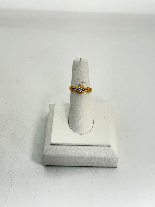 22KT GOLD LADIES RING 2.7 GM