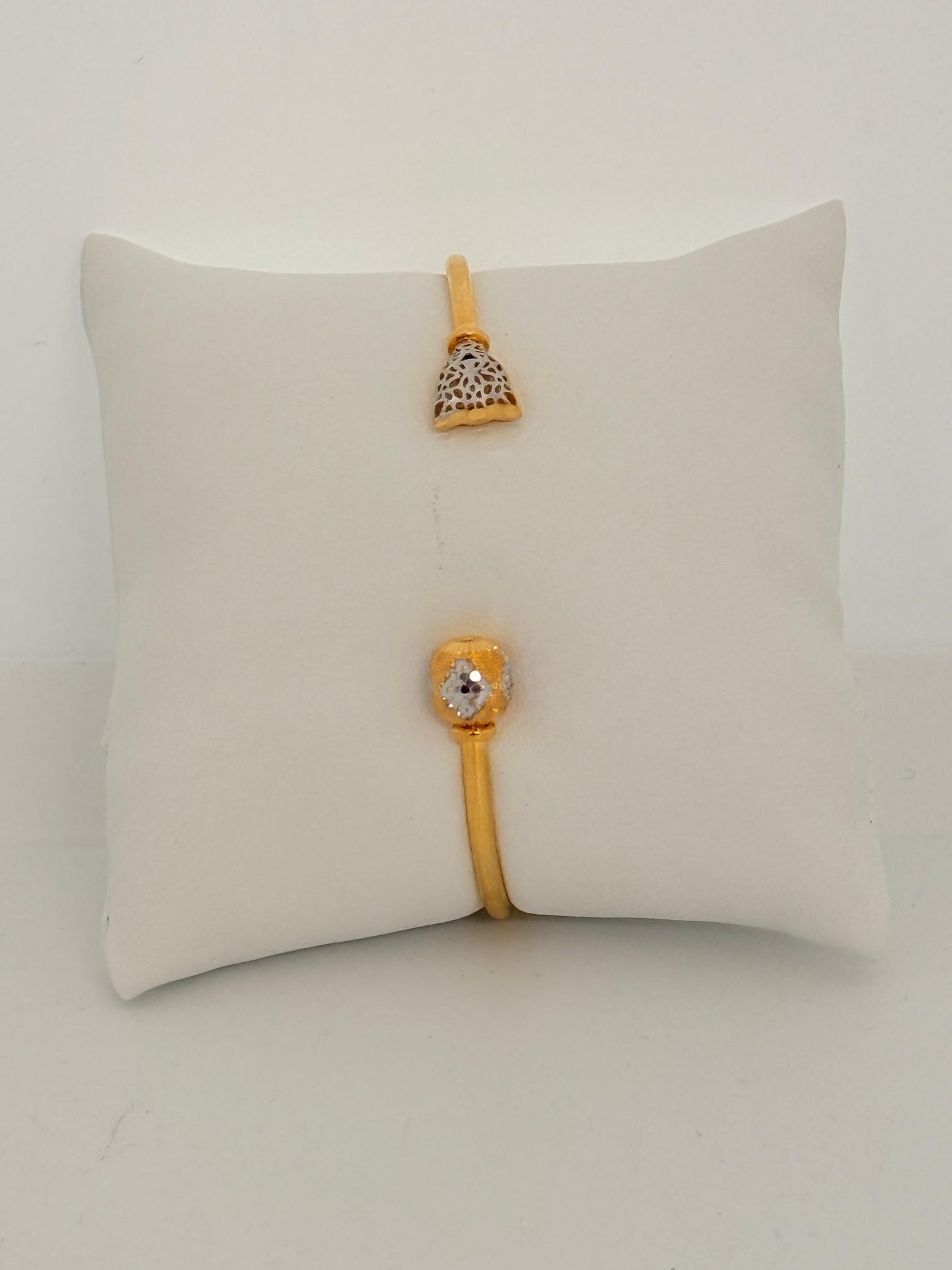 22KT GOLD BANGLE  8.9 GM