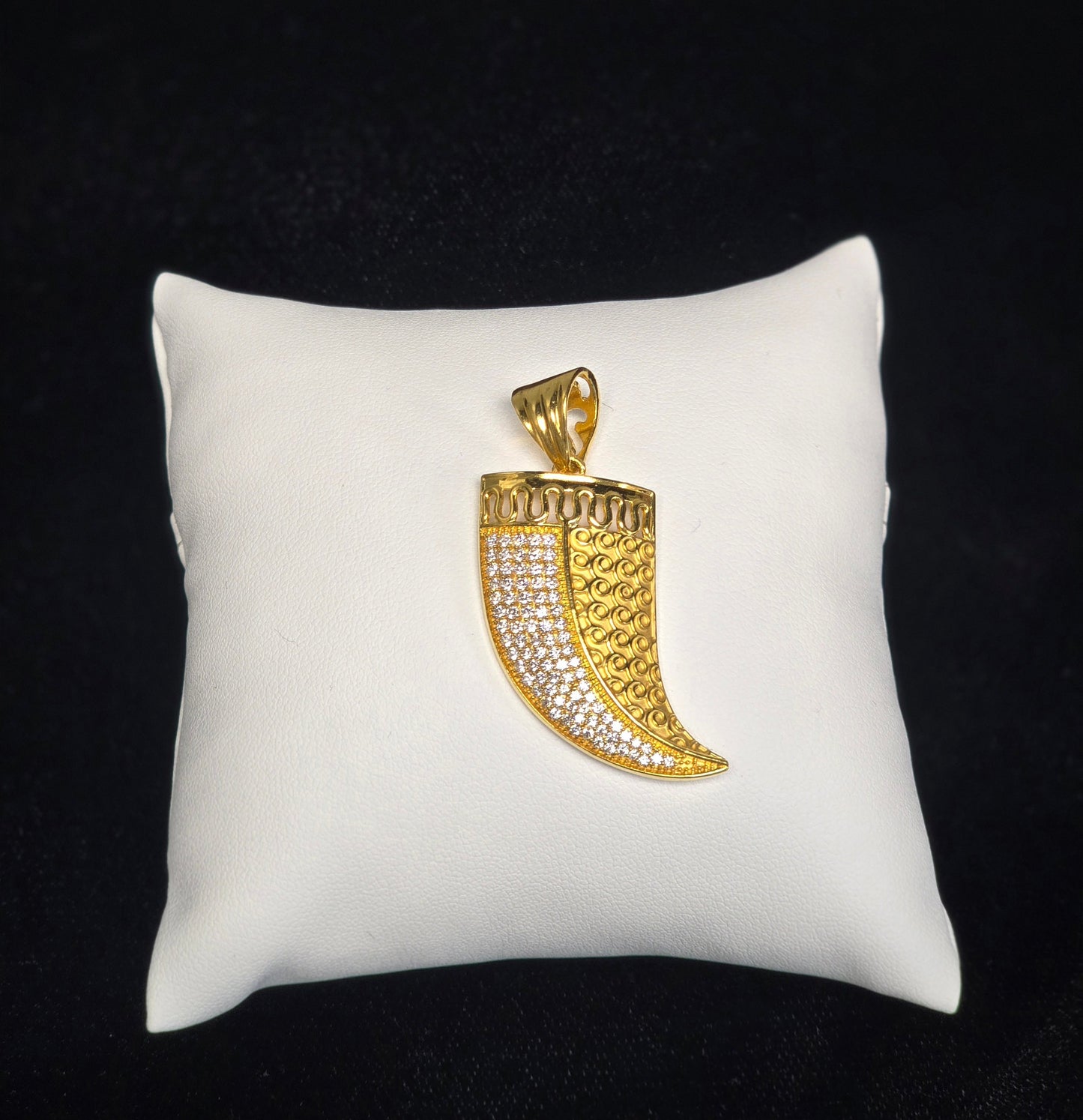 22KT GOLD CHARM 8.9 GM