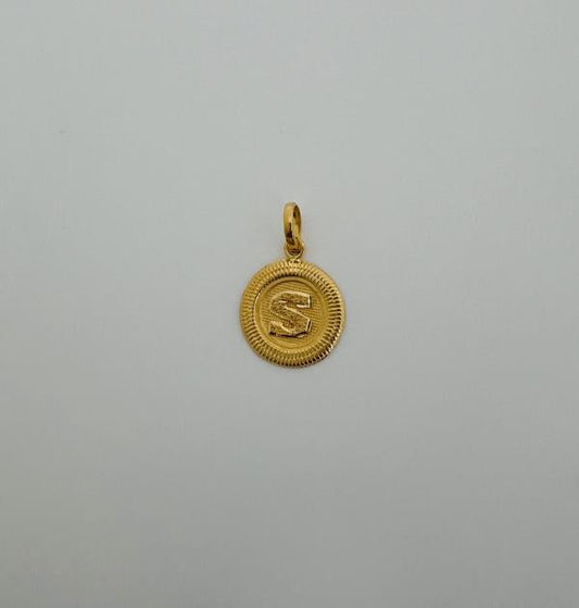 22KT GOLD S INITIAL CHARM 2GM