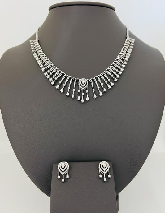 18 KW DIAMOND SET 30.7 GM
