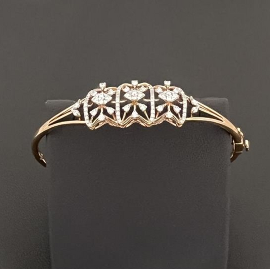 18KT DIAMOND BANGLE-GOLD WEIGHT: 10.22GM, DIAMOND WEIGHT: 0.61CT. EF in color VVS in clarity