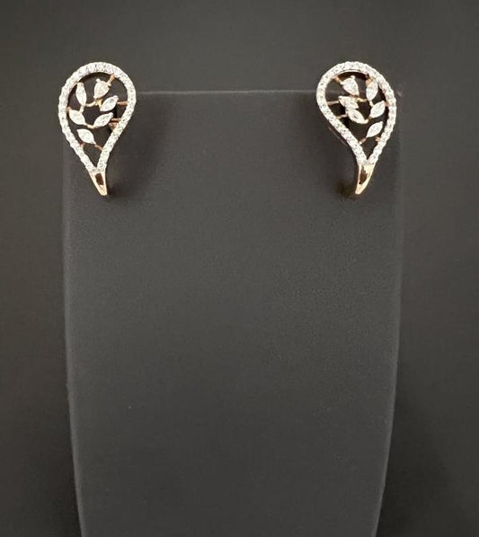18KY DIAMOND EAR RINGS MQ 0.33CT RD 0.37CT