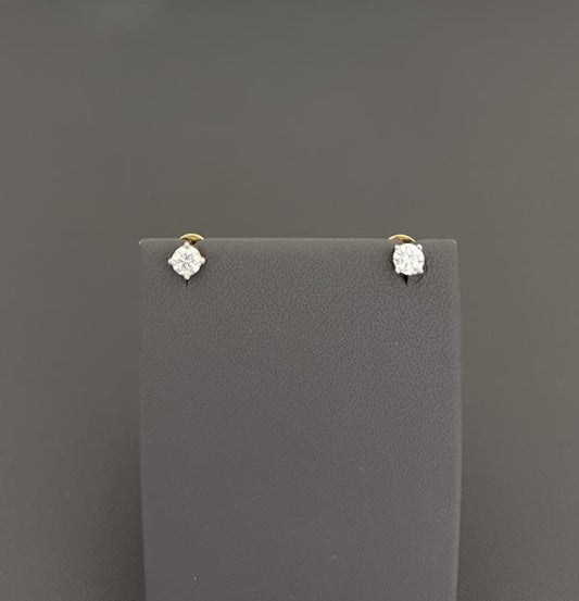 18KY DIAMOND EARRINGS GOLD WEIGHT: 1.9GM, DIAMOND WEIGHT: 0.60CT. EF in color, VVS2 in clarity