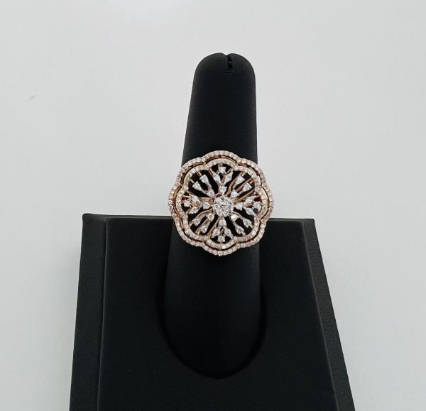 18KR DIAMOND RING GOLD WT: 6.42GM, DIA WT: 0.70CT