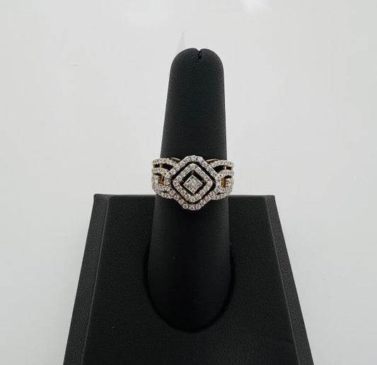 18KY DIAMOND RING GR WT: 7.23GM, DIA WT: 0.72CT