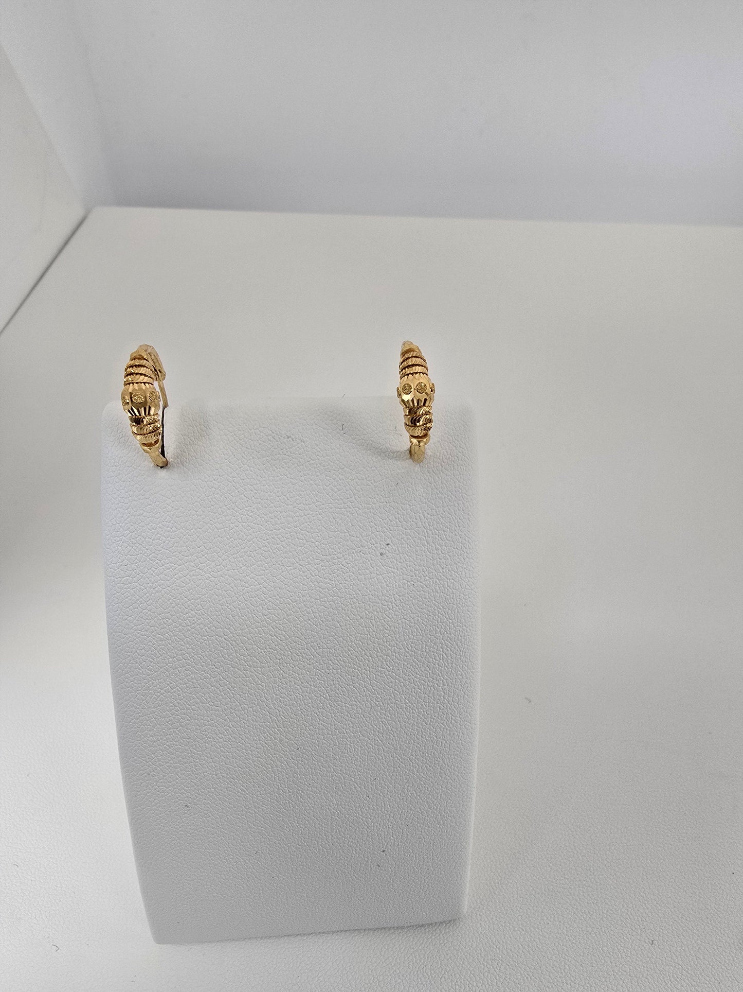 22KT GOLD EARRINGS 2.4GM