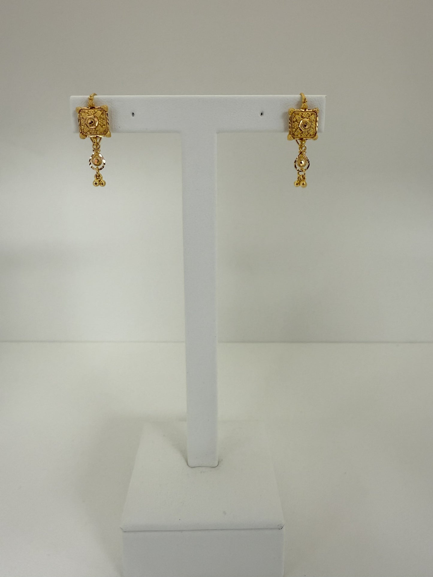 22KT GOLD  EARRINGS  3.2 GM