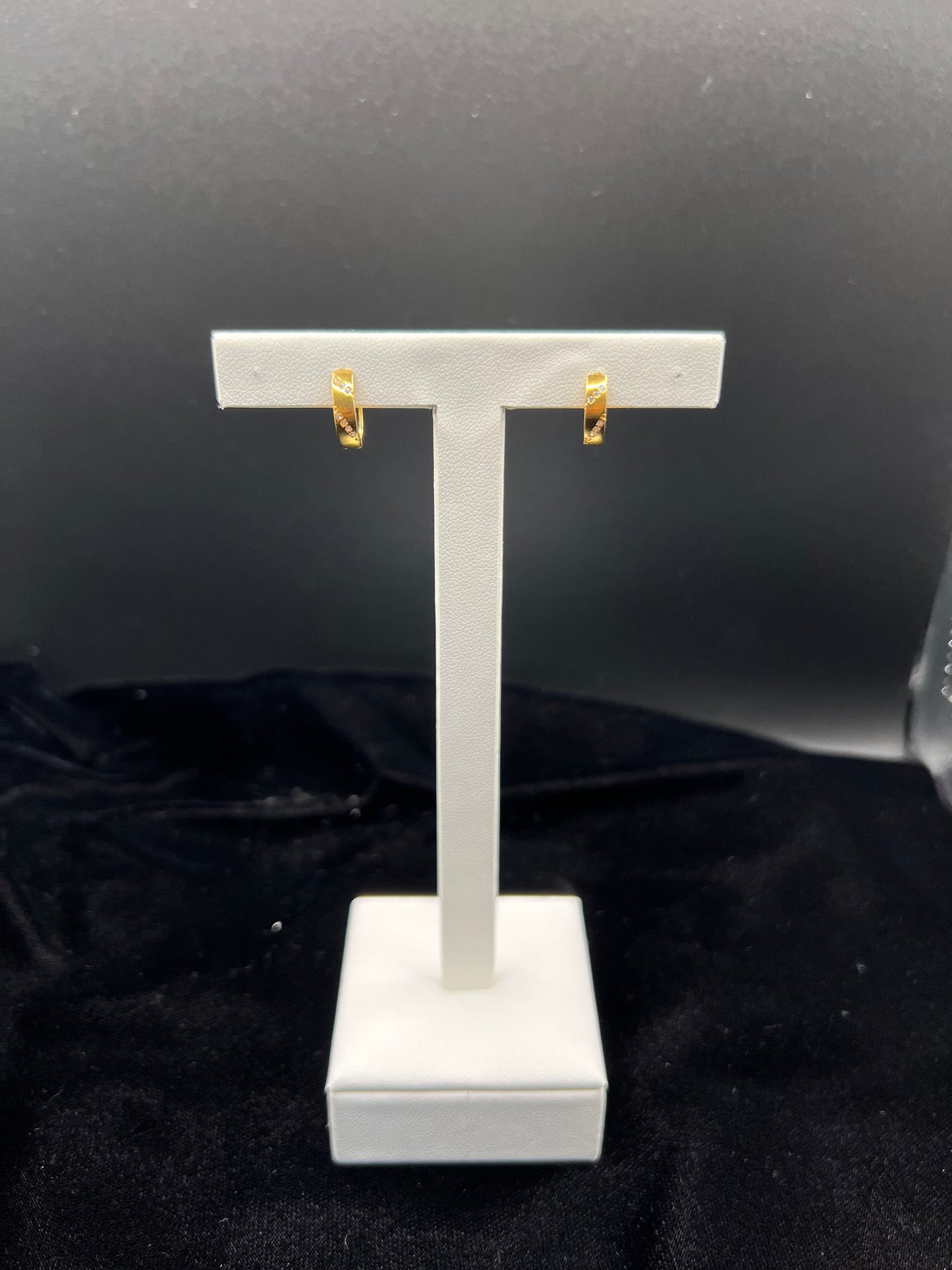 22KT GOLD EARRINGS 2.4 GM