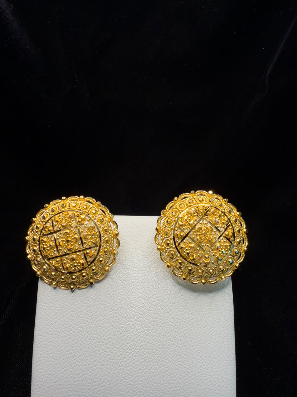 22KT Gold Round Filigree Stud Earrings 11.3gm