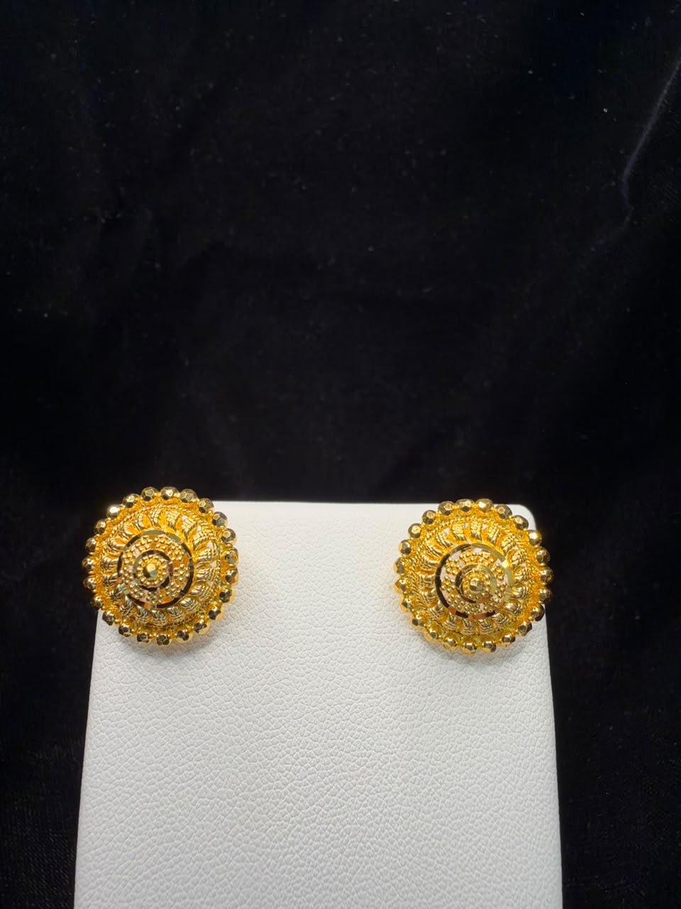 22KT Gold Round Floral Stud Earrings 5.7gm