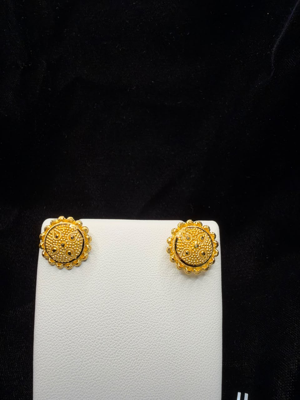 22KT Gold Round Textured Stud Earrings 4.2gm