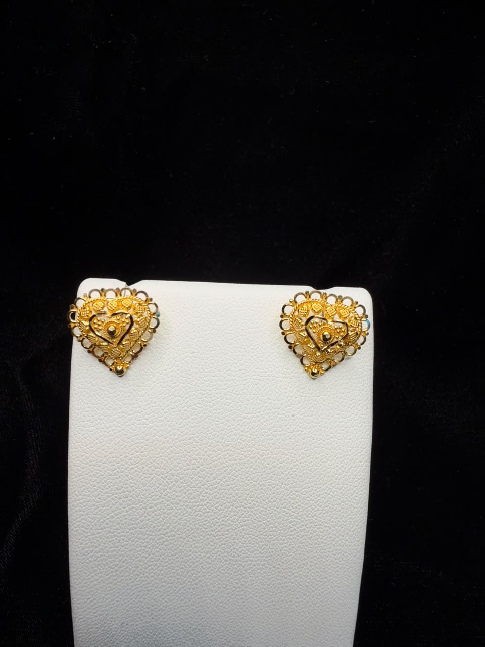 22KT Gold Heart Filigree Stud Earrings 3.9gm