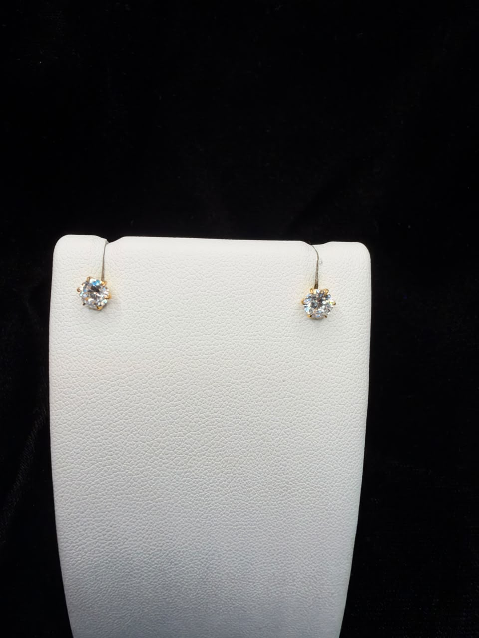 22KT Gold Round Solitaire Stud Earrings 1.3gm