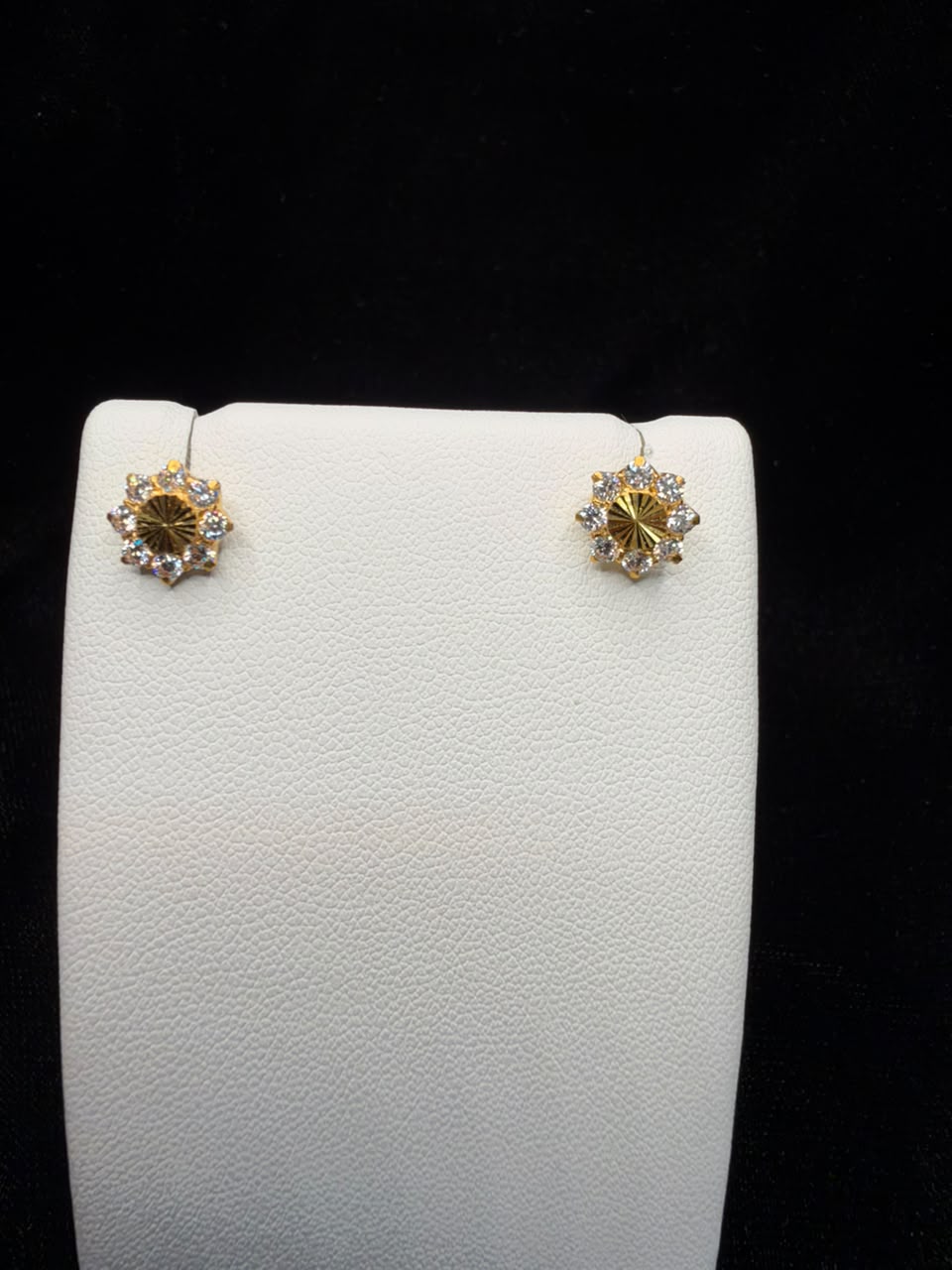 22KT Gold Floral Stone Stud Earrings 1.5gm