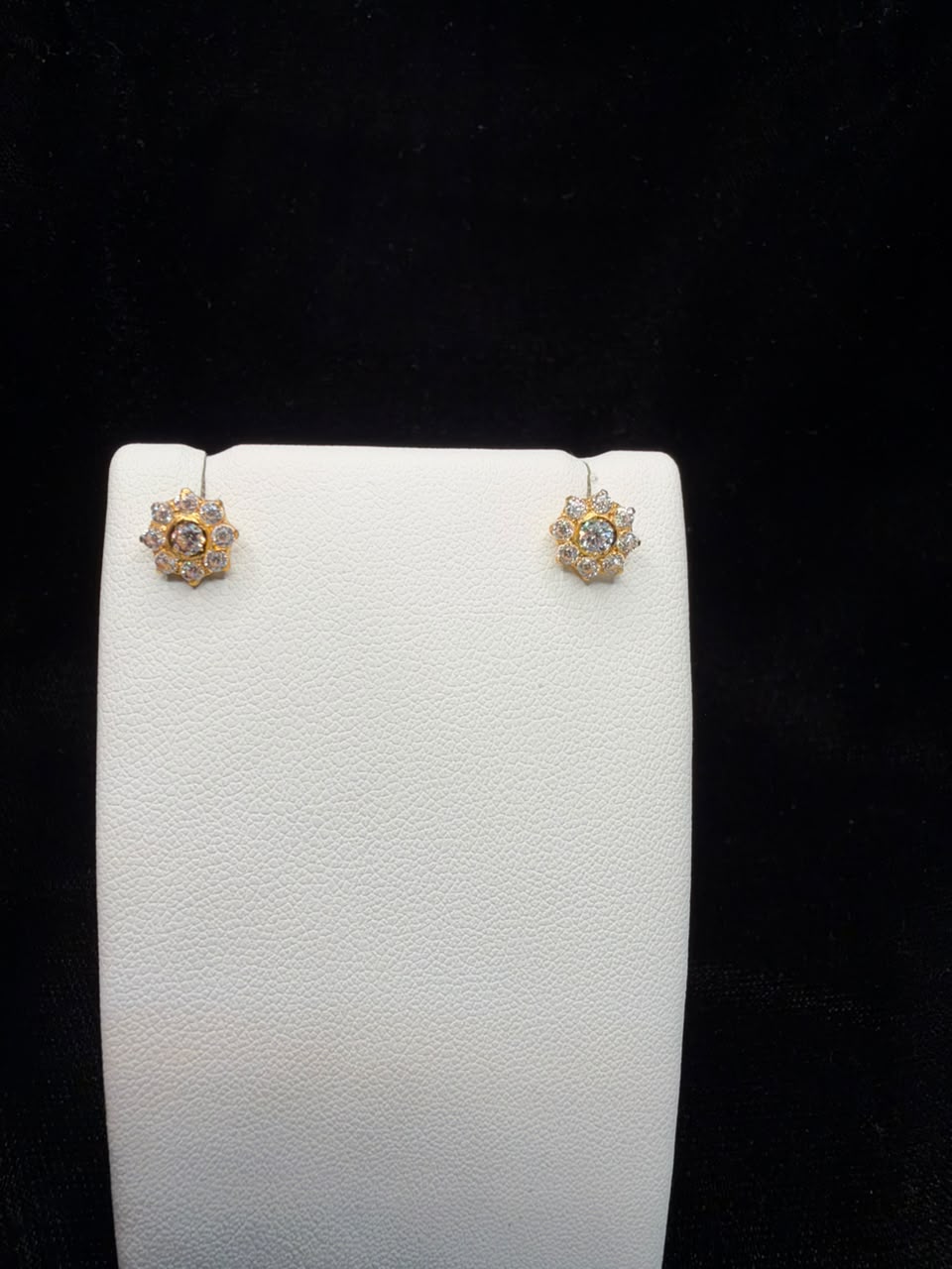 22KT Gold Floral Halo Stud Earrings 1.4gm