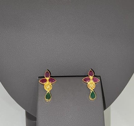 22KT GOLD RUBY-EMERALD COLOR STONE EARRINGS 5.1GM, RE20.40CT