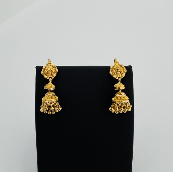 22KT GOLD EARRINGS 5.7GM