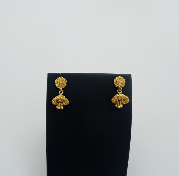 22KT GOLD EARRINGS 3.8GM