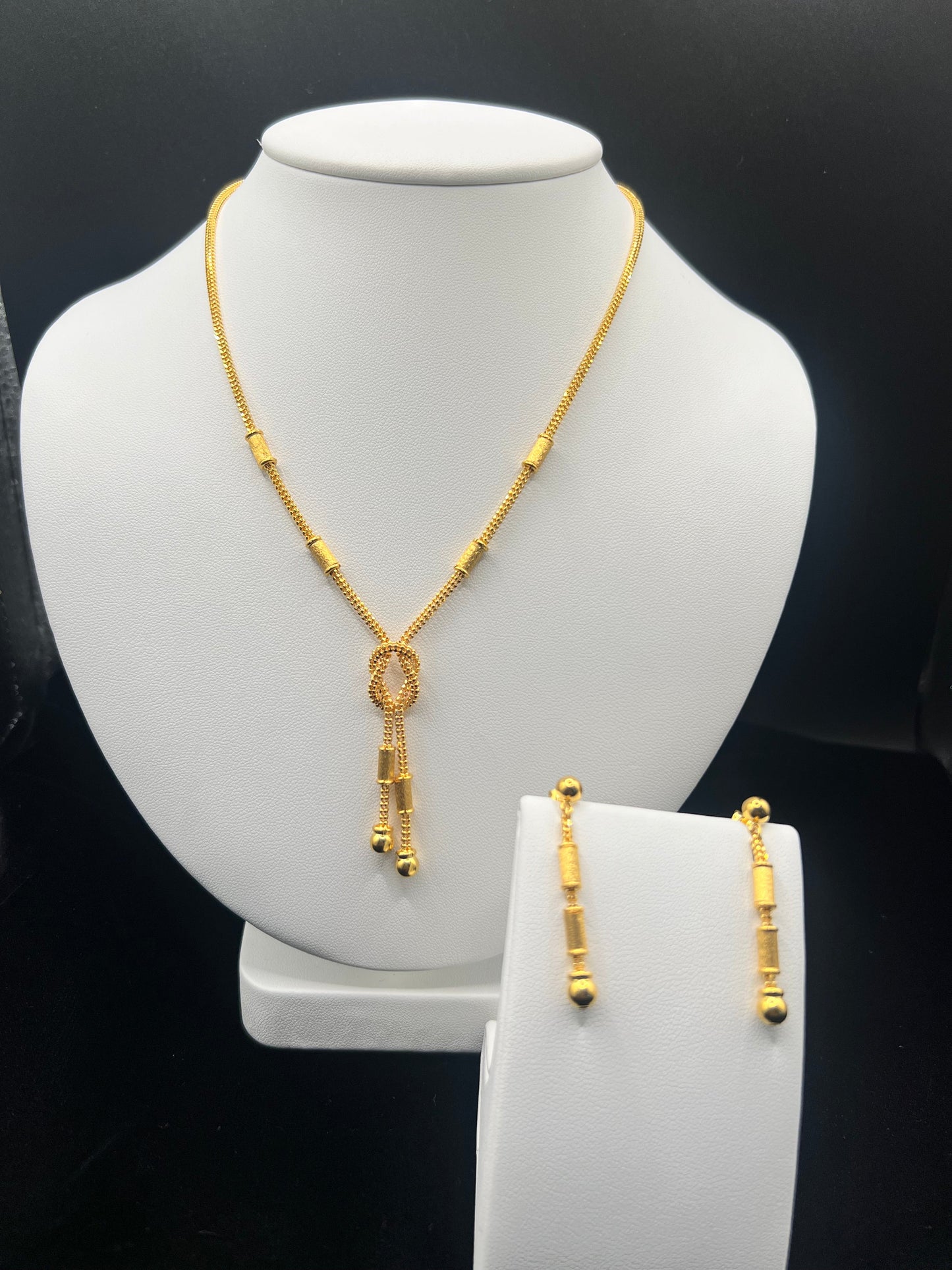 22KT GOLD SET WITH EARRINGS 21.2GM