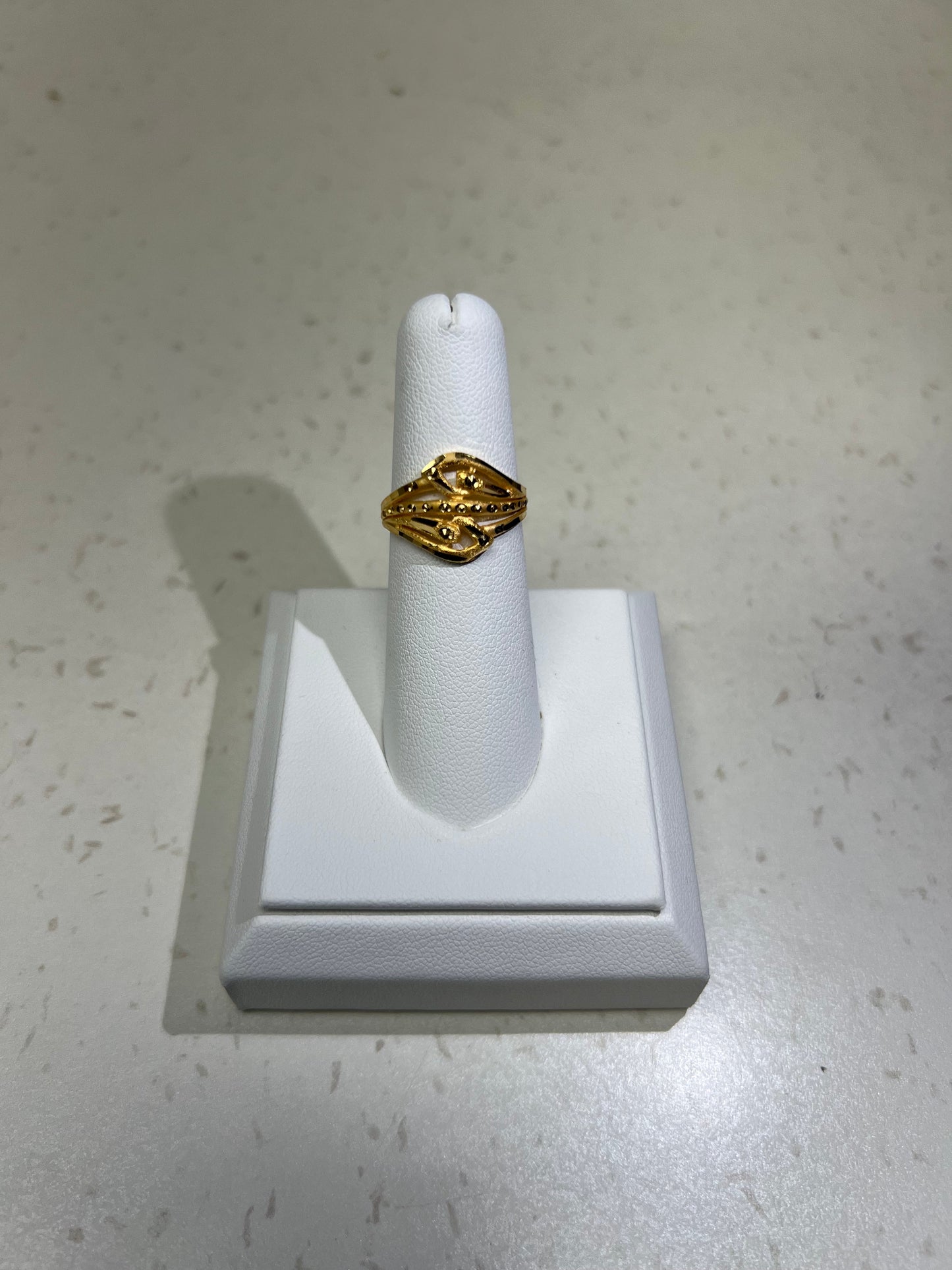 22K GOLD LADIES RING 2.7G