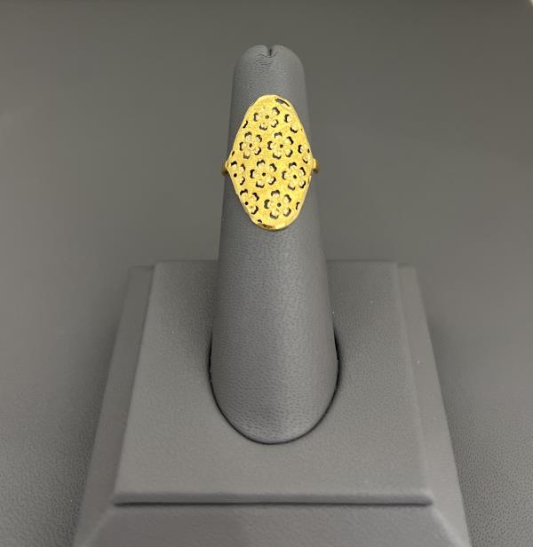 22KT Gold Ladies Ring 2.2GM